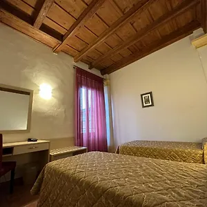Alojamento de Acomodação e Pequeno-almoço Domus San Bernardino, Verona
